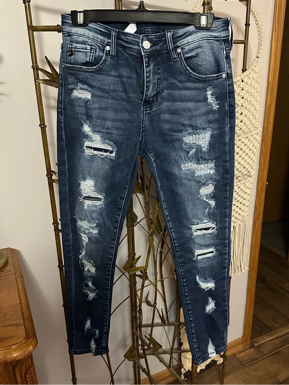 KanCan Estillo Distressed Mid-Rise Skinny Jeans- Size 27